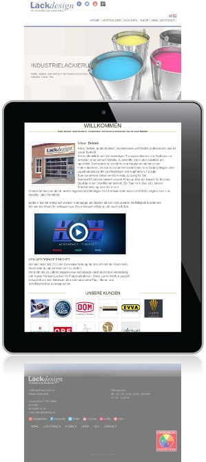 Lackdesign-Webseite auf einem Tablet mit Text und Produktbildern