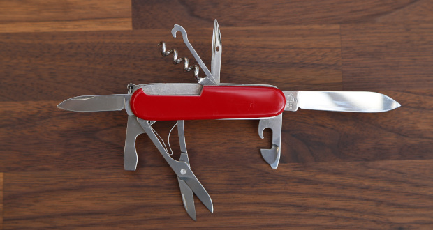 Schweizer Taschenmesser als Symbol für flexible und individuelle Softwarelösungen von KK-Bits